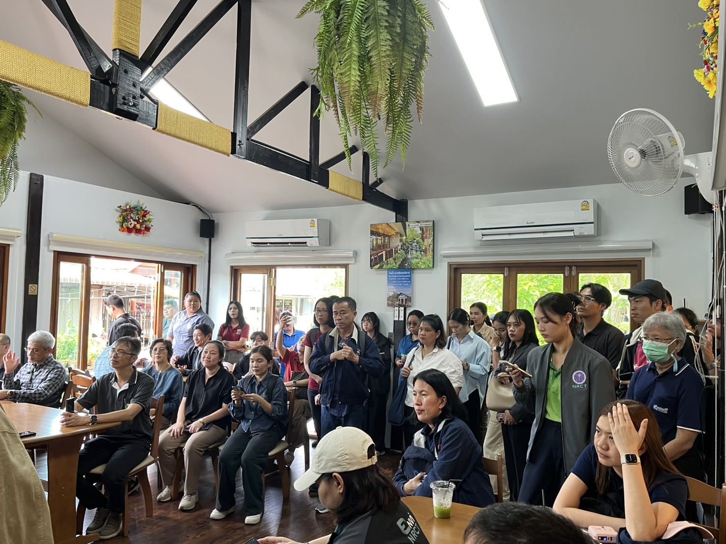 คณะทีมวิจัย คณะการจัดการสิ่งแวดล้อม พร้อมผู้อำนวยการและนักวิจัยศูนย์วิจัยภัยพิบัติทางธรรมชาติภาคใต้ ร่วมประชุมเชิงปฏิบัติการเป้าหมายสำคัญตามยุธศาสตร์ ววน. “งานมั่นคง ไม่ท่วม ไม่แล้ง ใน 10 จังหวัด” ครั้งที่ 2/2568 พร้อมลงพื้นที่ศึกษาดูงานแม่กลอง gallery image 5