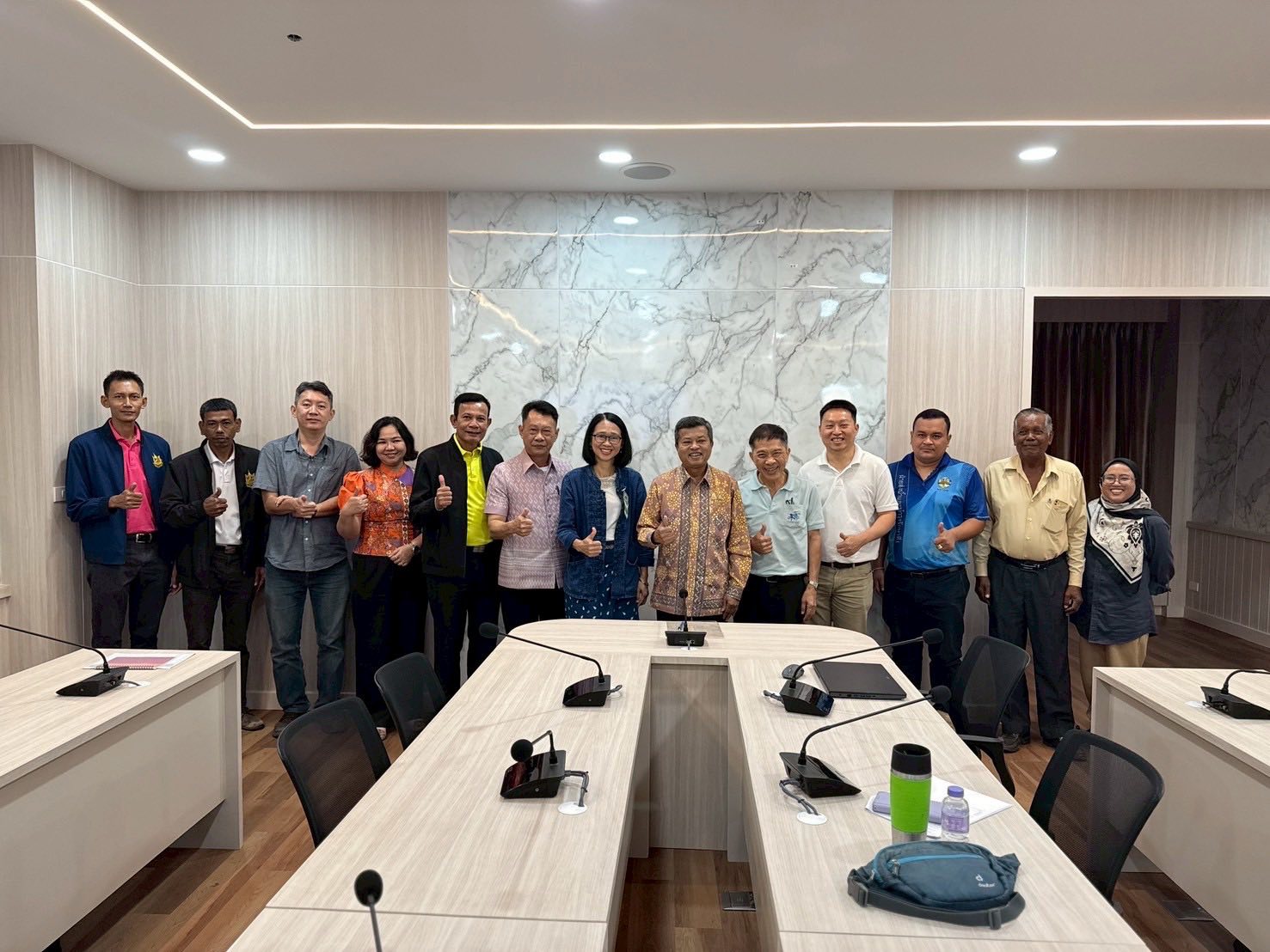 โครงการการจัดทำแผนหลักการบริหารจัดการทรัพยากรน้ำแบบบูรณาการระดับจังหวัด และการขยายผลการเพิ่มประสิทธิภาพการบริหารจัดการน้ำแบบมีส่วนร่วม จังหวัดพัทลุง เข้าพบผู้ว่าราชการจังหวัด เพื่อหารือแนวทางขับเคลื่อนการดำเนินงานอย่างเป็นรูปธรรม gallery image 3